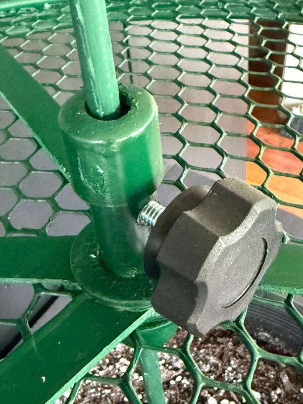 Angled close-up of the lockdown hub and black hand screw on the plant stake